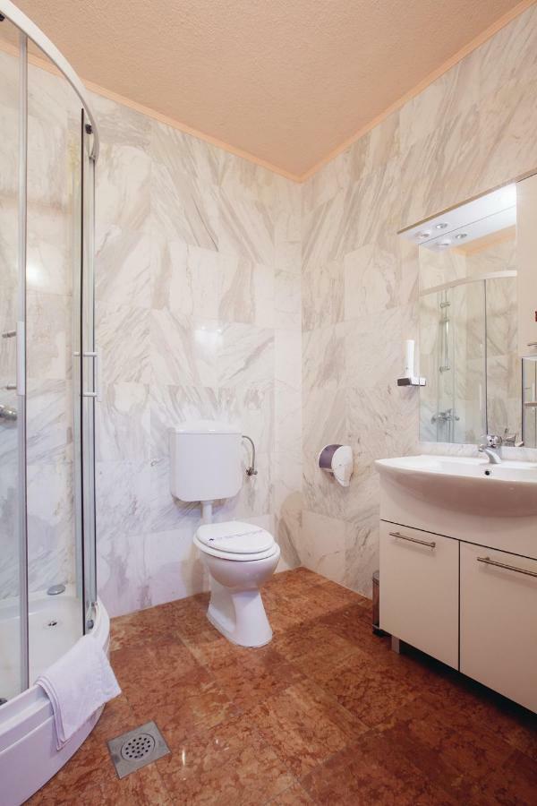 Apartmani I Sobe Dinko Starigrad Paklenica Ngoại thất bức ảnh